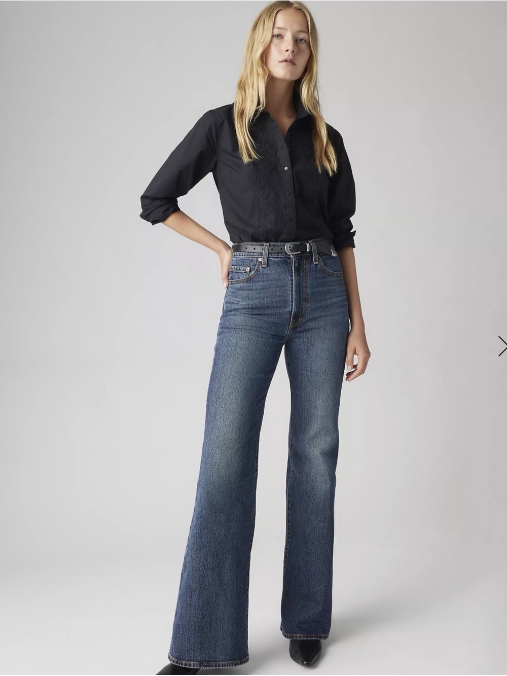 Levi’s Ribcage Bell Jeans Size 28